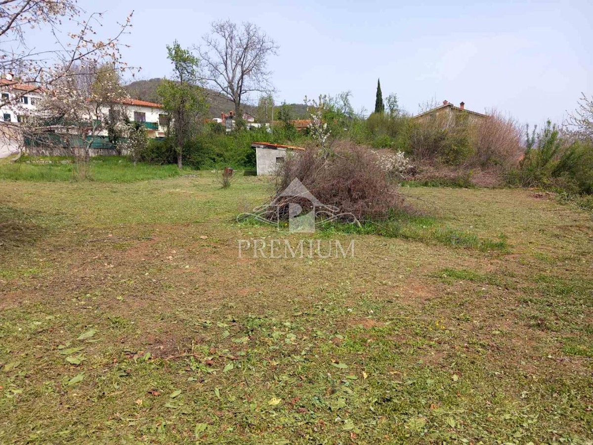 TERRENO EDIFICABILE DI FORMA CORRETTA