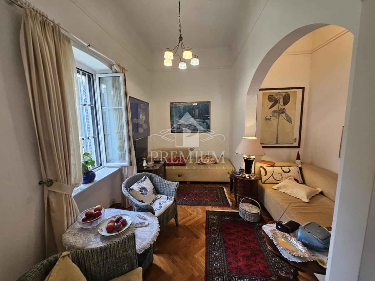 APPARTAMENTO CON UNA CAMERA DA LETTO IN CENTRO