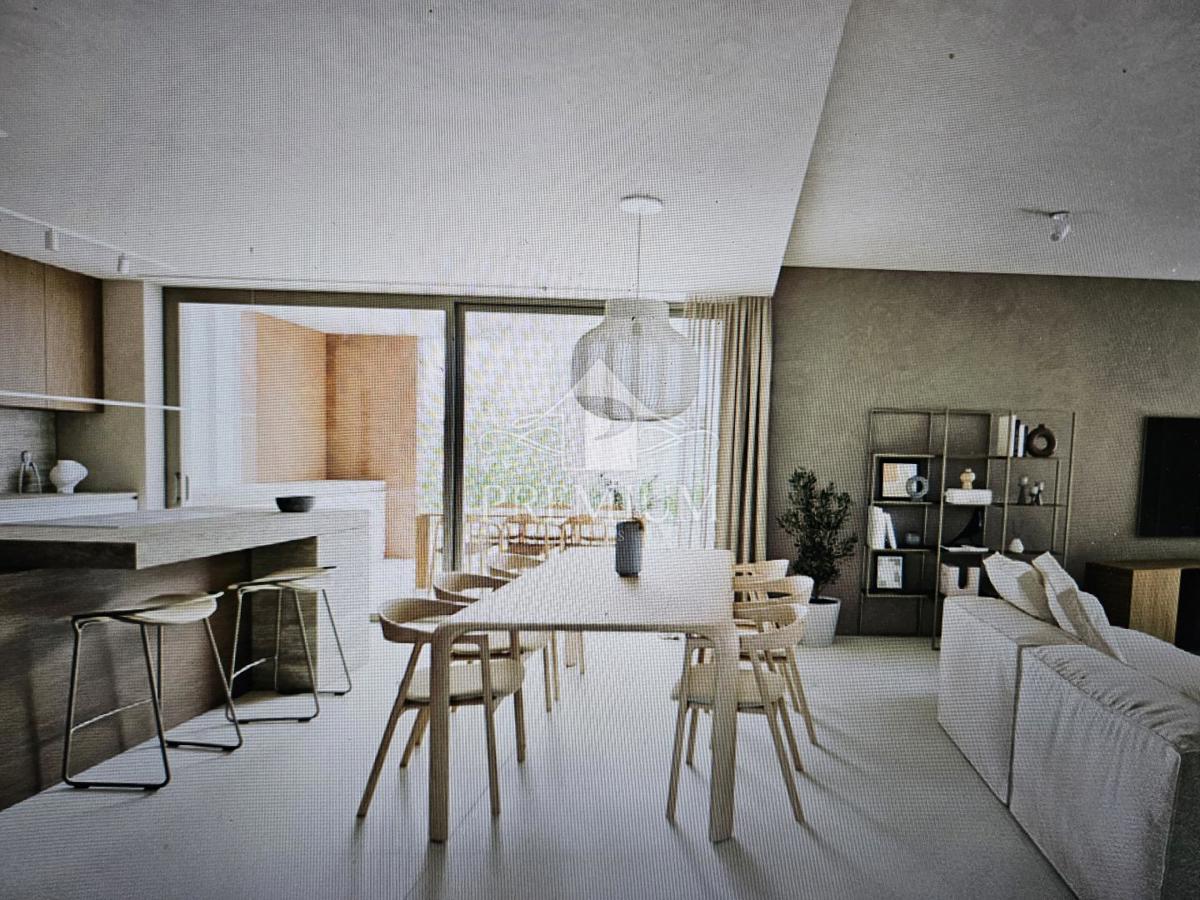 NUOVO EDIFICIO MODERNO CON PISCINA E AMPIO GIARDINO