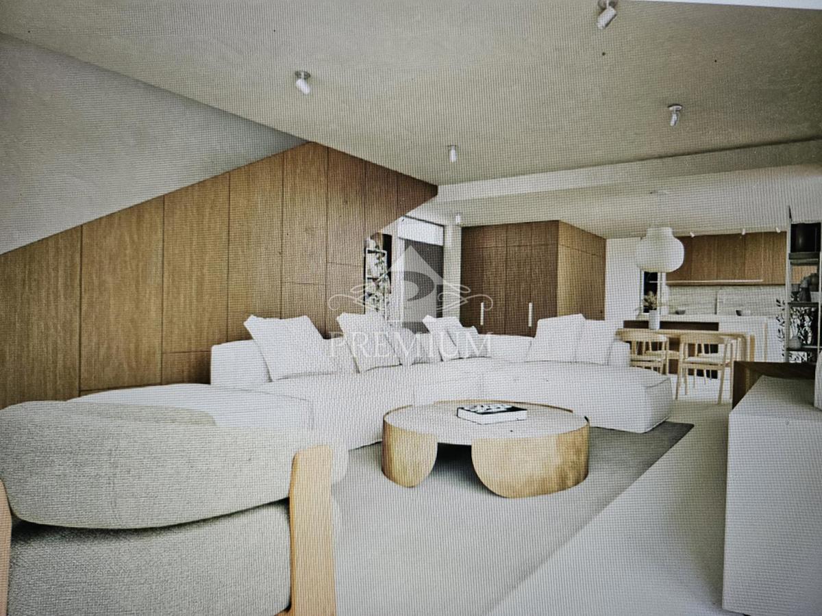 NUOVO EDIFICIO MODERNO CON PISCINA E AMPIO GIARDINO