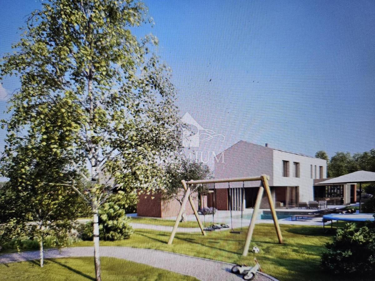 NUOVO EDIFICIO MODERNO CON PISCINA E AMPIO GIARDINO