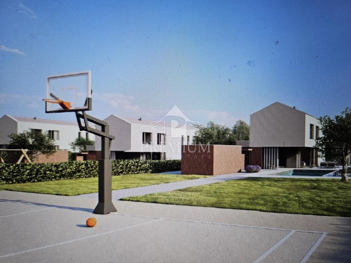 NUOVO EDIFICIO MODERNO CON PISCINA E AMPIO GIARDINO