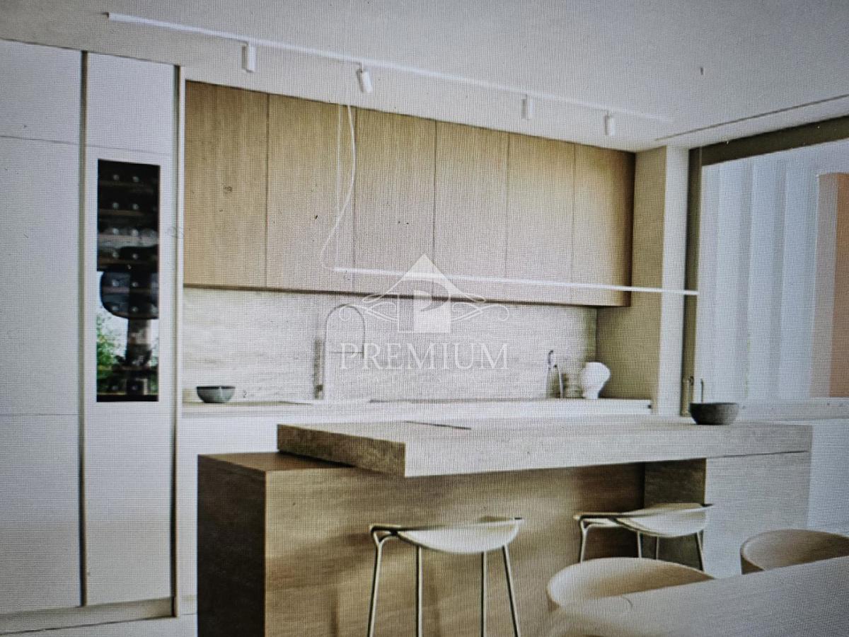 NUOVO EDIFICIO MODERNO CON PISCINA E AMPIO GIARDINO