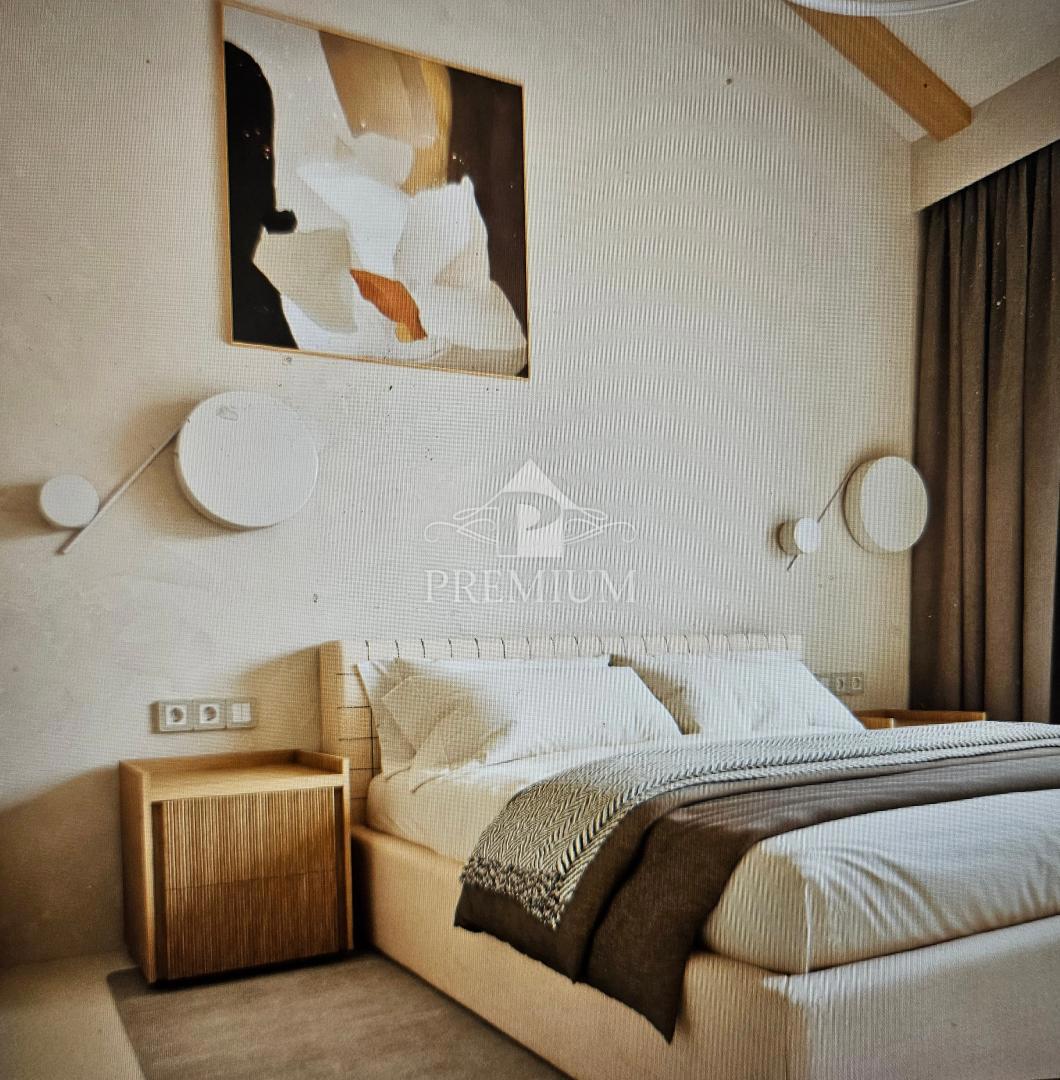 NUOVO EDIFICIO MODERNO CON PISCINA E AMPIO GIARDINO