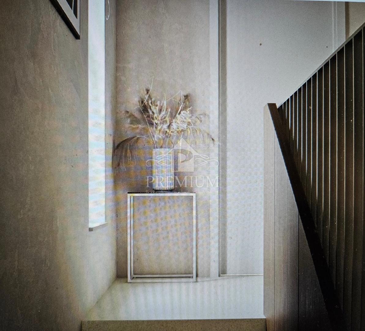 NUOVO EDIFICIO MODERNO CON PISCINA E AMPIO GIARDINO