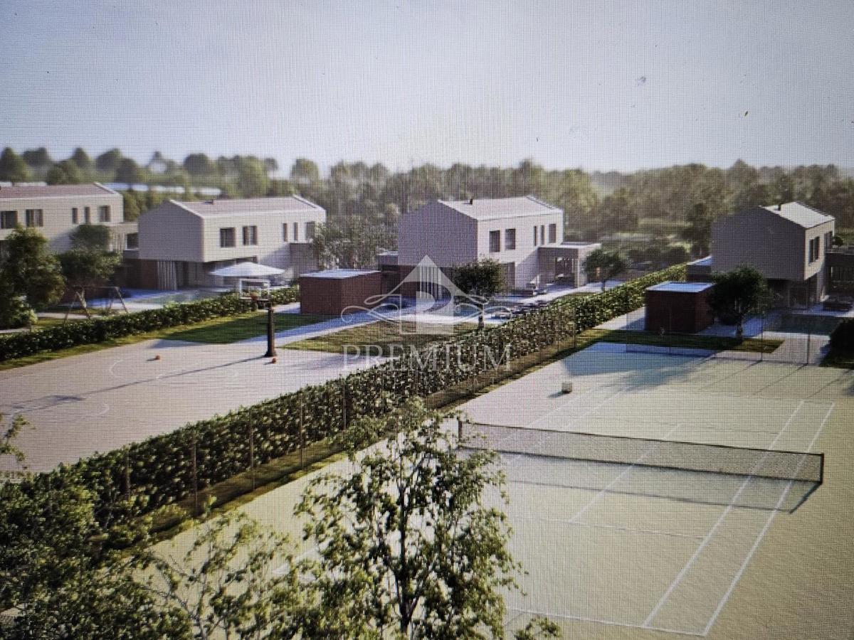 NUOVO EDIFICIO MODERNO CON PISCINA E AMPIO GIARDINO