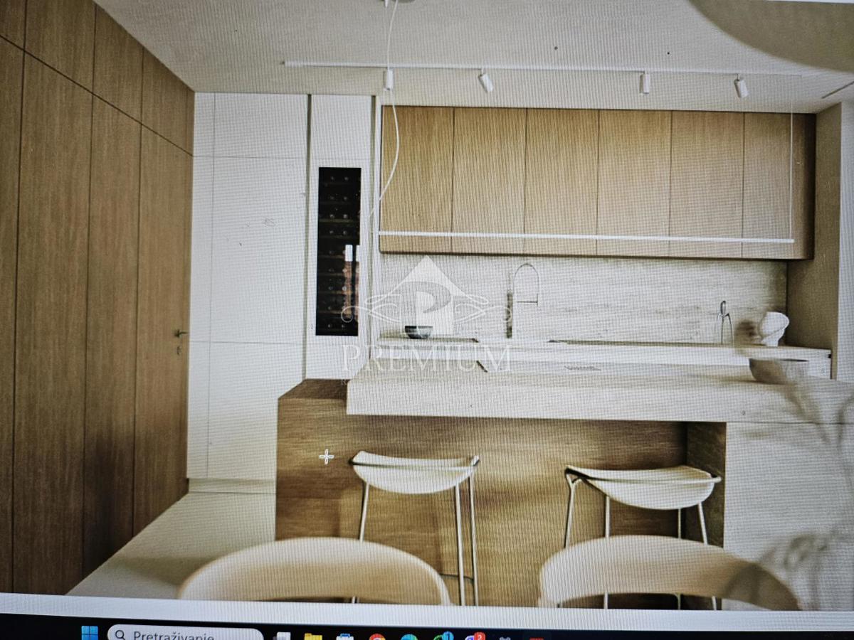 NUOVO EDIFICIO MODERNO CON PISCINA E AMPIO GIARDINO