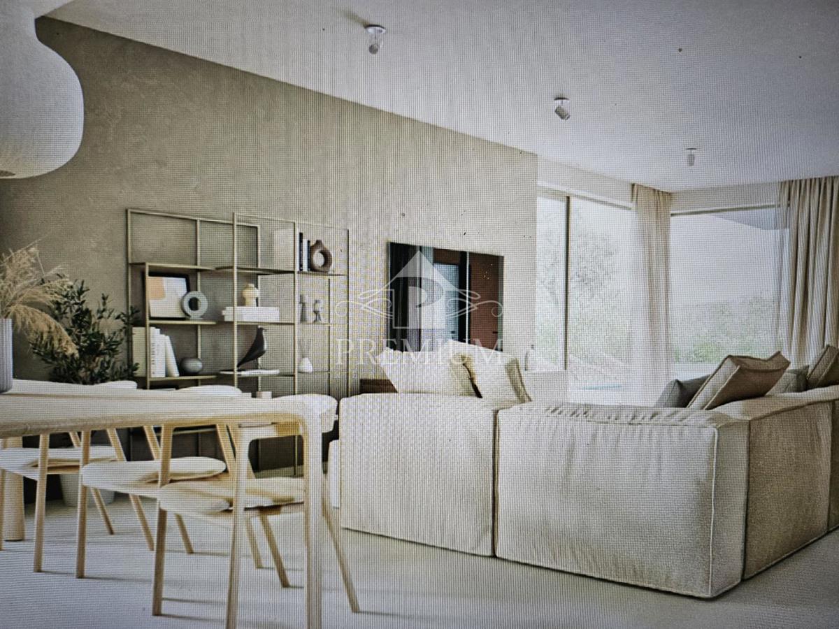 NUOVO EDIFICIO MODERNO CON PISCINA E AMPIO GIARDINO