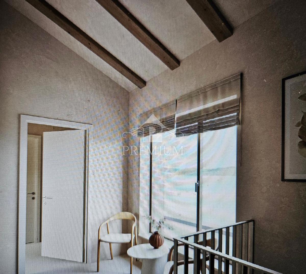 NUOVO EDIFICIO MODERNO CON PISCINA E AMPIO GIARDINO