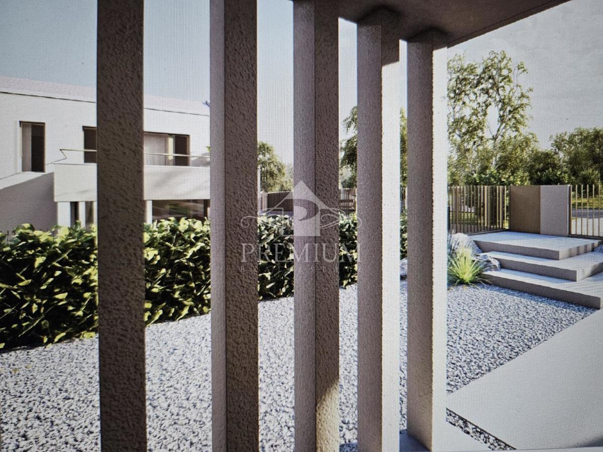 NUOVO EDIFICIO MODERNO CON PISCINA E AMPIO GIARDINO