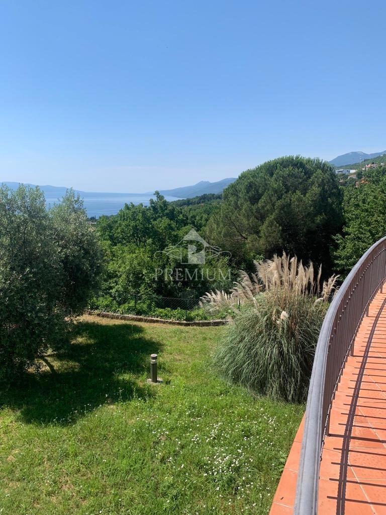 VILLA RAPPRESENTATIVA IN POSIZIONE TRANQUILLA