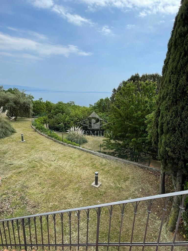 VILLA RAPPRESENTATIVA IN POSIZIONE TRANQUILLA