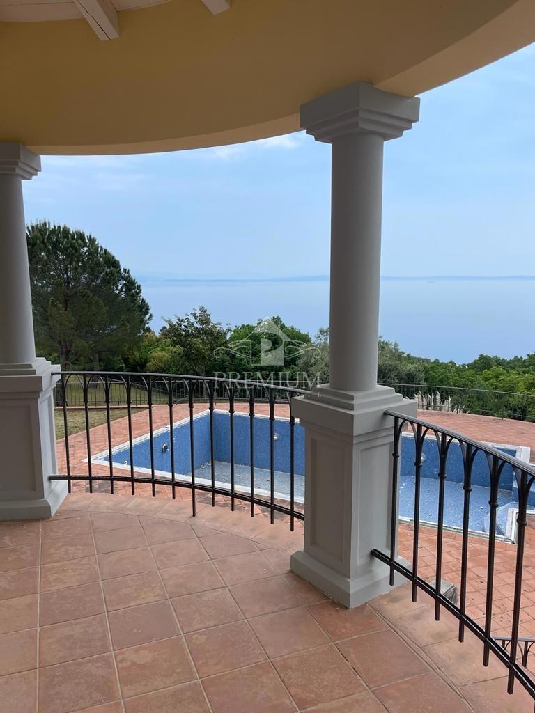 VILLA RAPPRESENTATIVA IN POSIZIONE TRANQUILLA