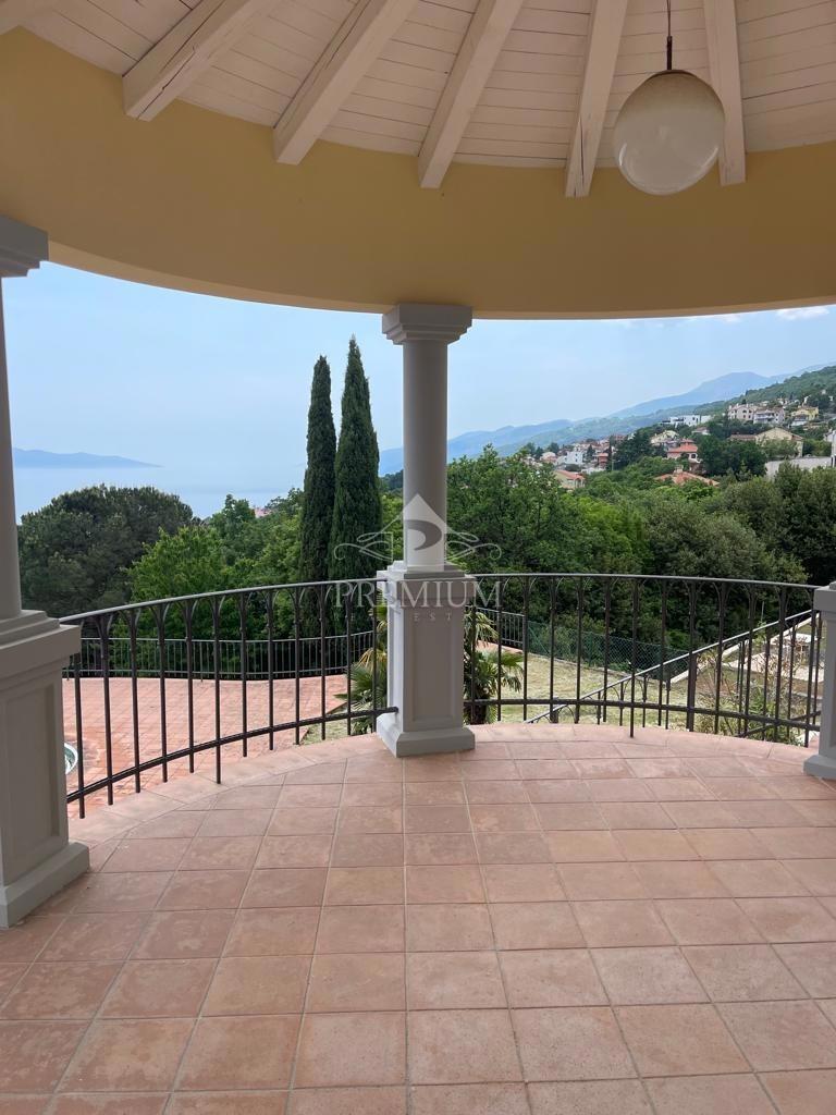 VILLA RAPPRESENTATIVA IN POSIZIONE TRANQUILLA