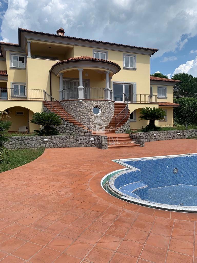 VILLA RAPPRESENTATIVA IN POSIZIONE TRANQUILLA