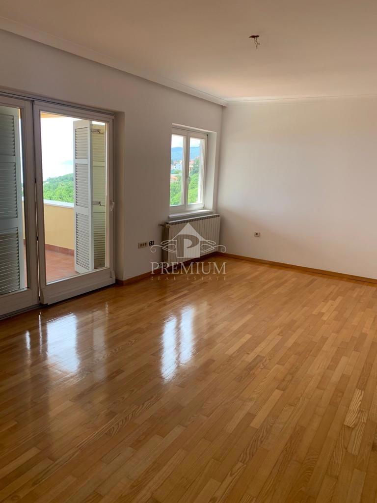 VILLA RAPPRESENTATIVA IN POSIZIONE TRANQUILLA