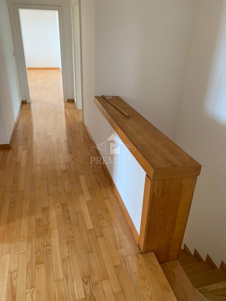 VILLA RAPPRESENTATIVA IN POSIZIONE TRANQUILLA