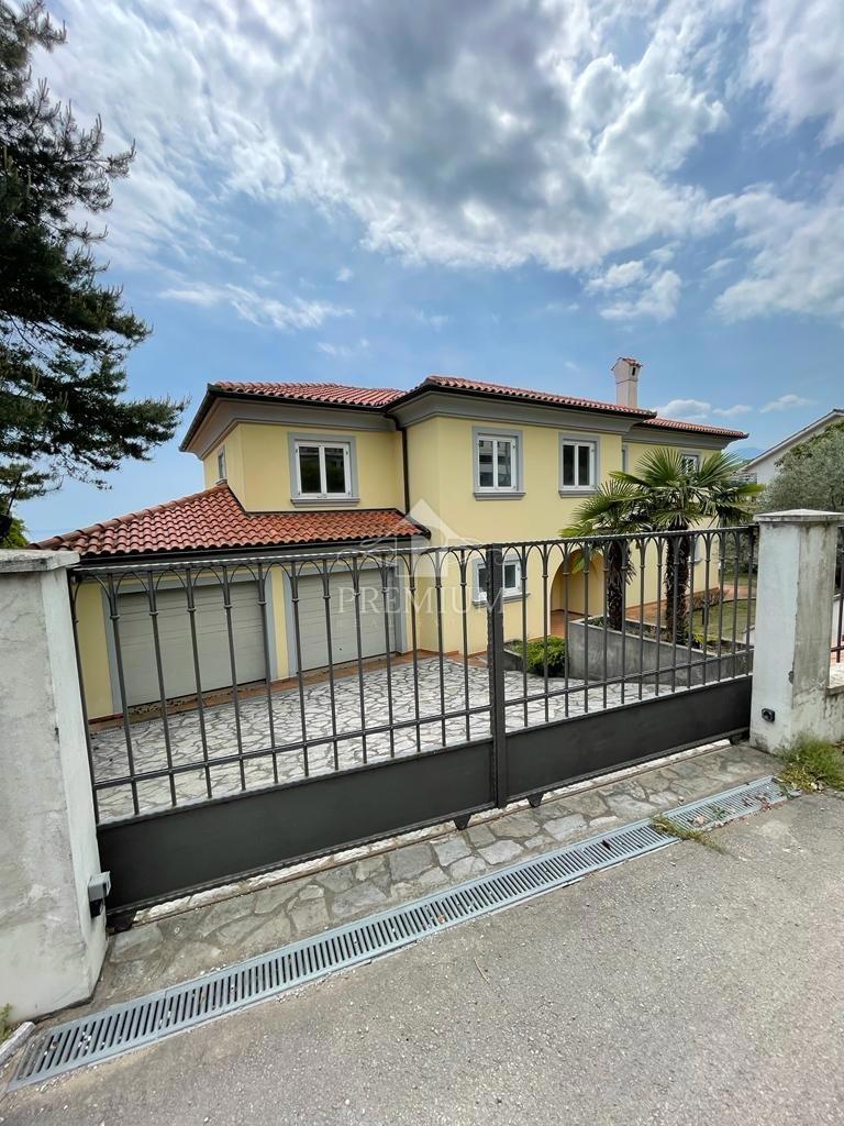 VILLA RAPPRESENTATIVA IN POSIZIONE TRANQUILLA