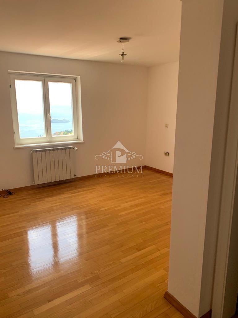 VILLA RAPPRESENTATIVA IN POSIZIONE TRANQUILLA