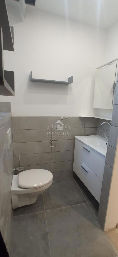 APPARTAMENTO CON TRE CAMERE DA LETTO NEL CENTRO DI POLA, RISTRUTTURAZIONE 2025