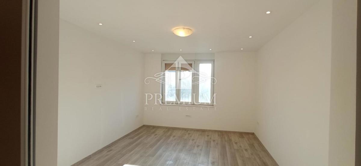 APPARTAMENTO CON TRE CAMERE DA LETTO NEL CENTRO DI POLA, RISTRUTTURAZIONE 2025