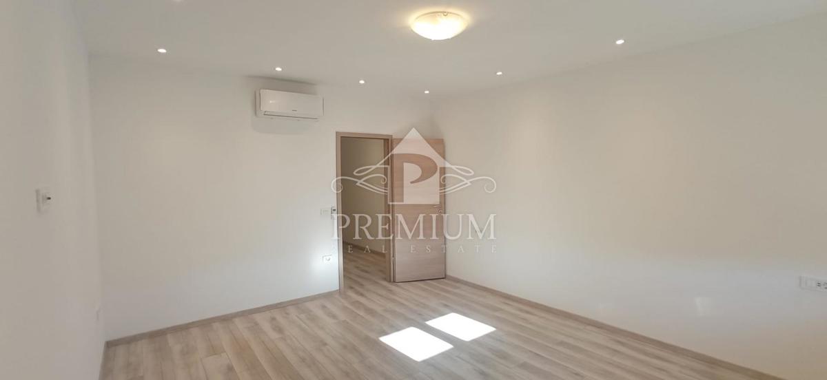 APPARTAMENTO CON TRE CAMERE DA LETTO NEL CENTRO DI POLA, RISTRUTTURAZIONE 2025