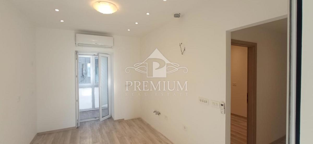 APPARTAMENTO CON TRE CAMERE DA LETTO NEL CENTRO DI POLA, RISTRUTTURAZIONE 2025