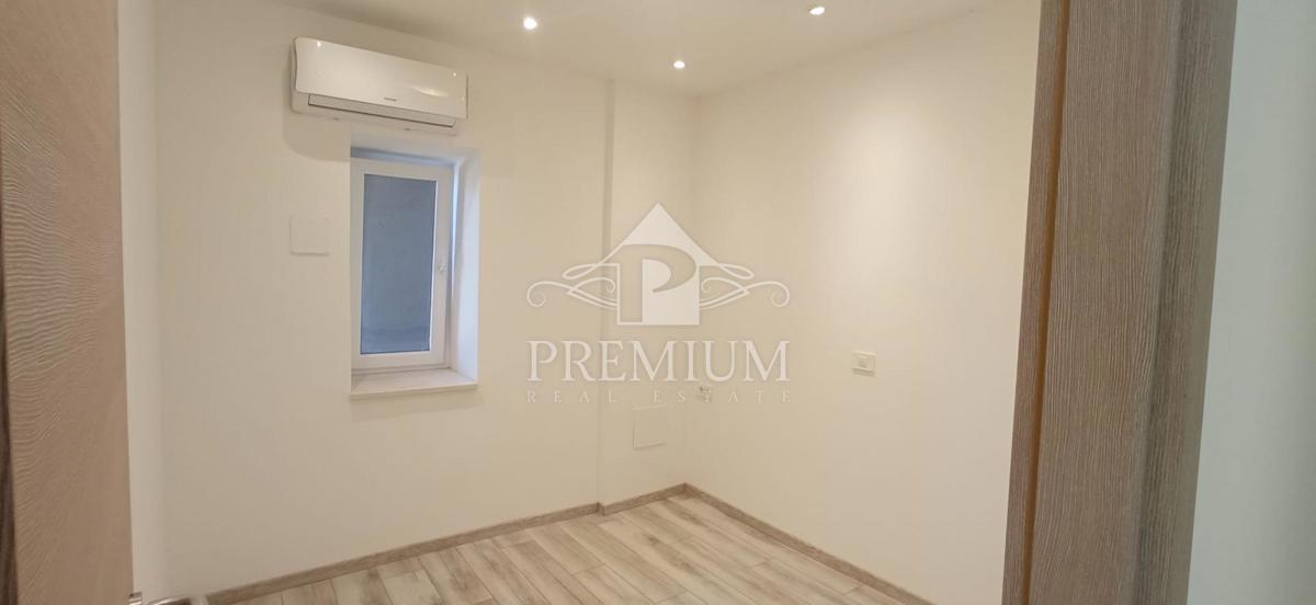 APPARTAMENTO CON TRE CAMERE DA LETTO NEL CENTRO DI POLA, RISTRUTTURAZIONE 2025