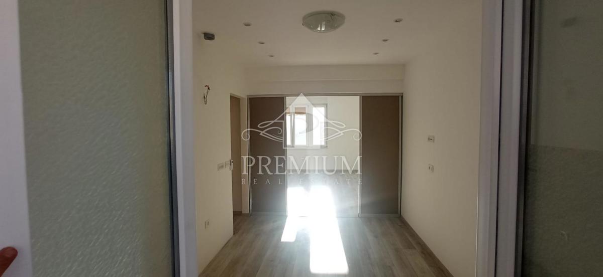 APPARTAMENTO CON TRE CAMERE DA LETTO NEL CENTRO DI POLA, RISTRUTTURAZIONE 2025