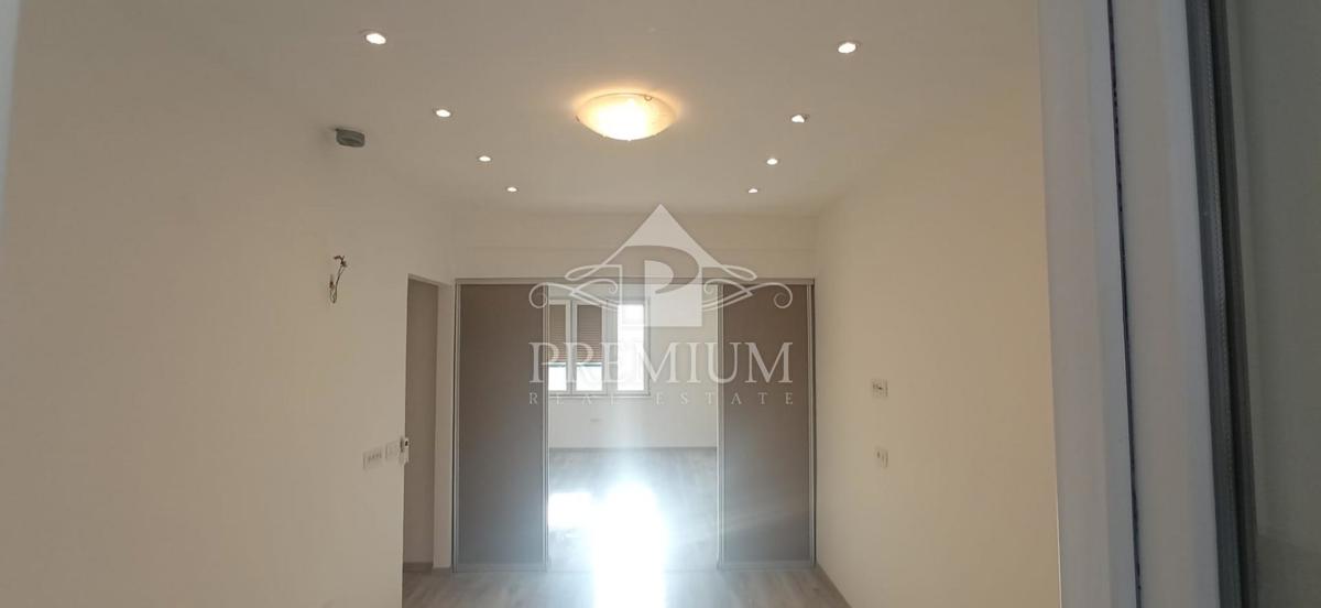 APPARTAMENTO CON TRE CAMERE DA LETTO NEL CENTRO DI POLA, RISTRUTTURAZIONE 2025