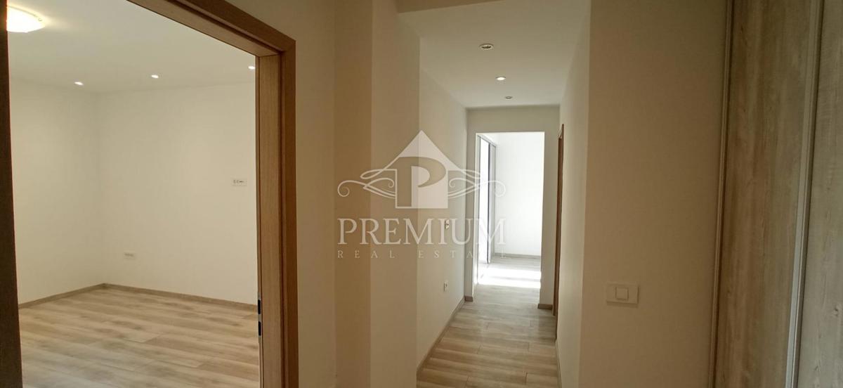 APPARTAMENTO CON TRE CAMERE DA LETTO NEL CENTRO DI POLA, RISTRUTTURAZIONE 2025