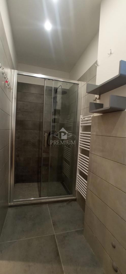 APPARTAMENTO CON TRE CAMERE DA LETTO NEL CENTRO DI POLA, RISTRUTTURAZIONE 2025