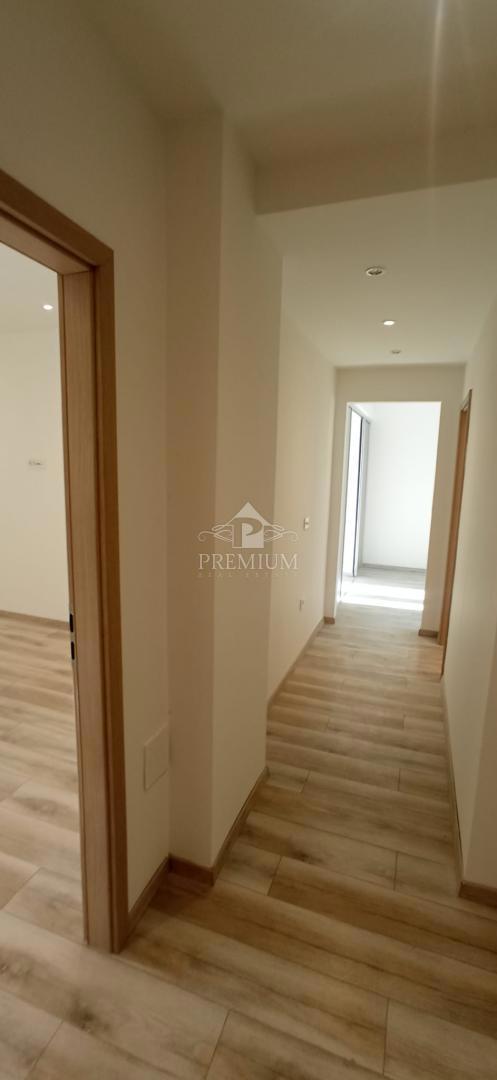 APPARTAMENTO CON TRE CAMERE DA LETTO NEL CENTRO DI POLA, RISTRUTTURAZIONE 2025