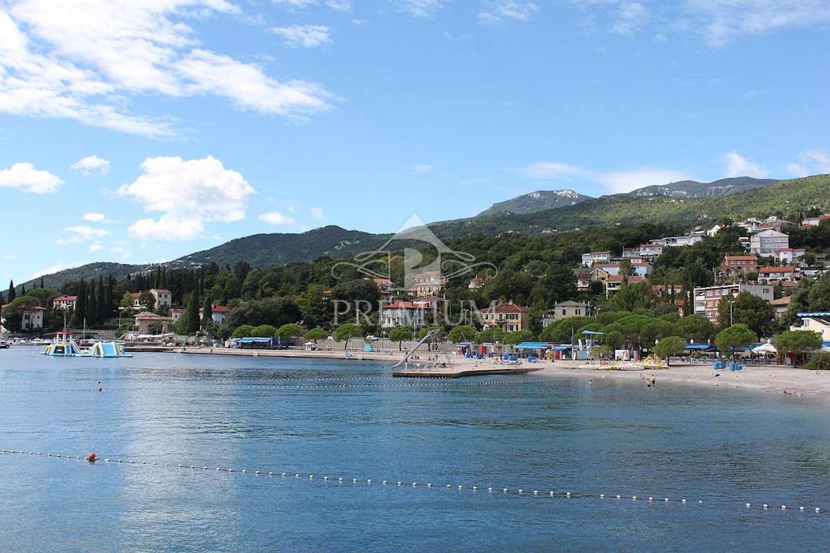 LUSSO APPARTAMENTO CON SPLENDIDA VISTA, VICINO AL MARE