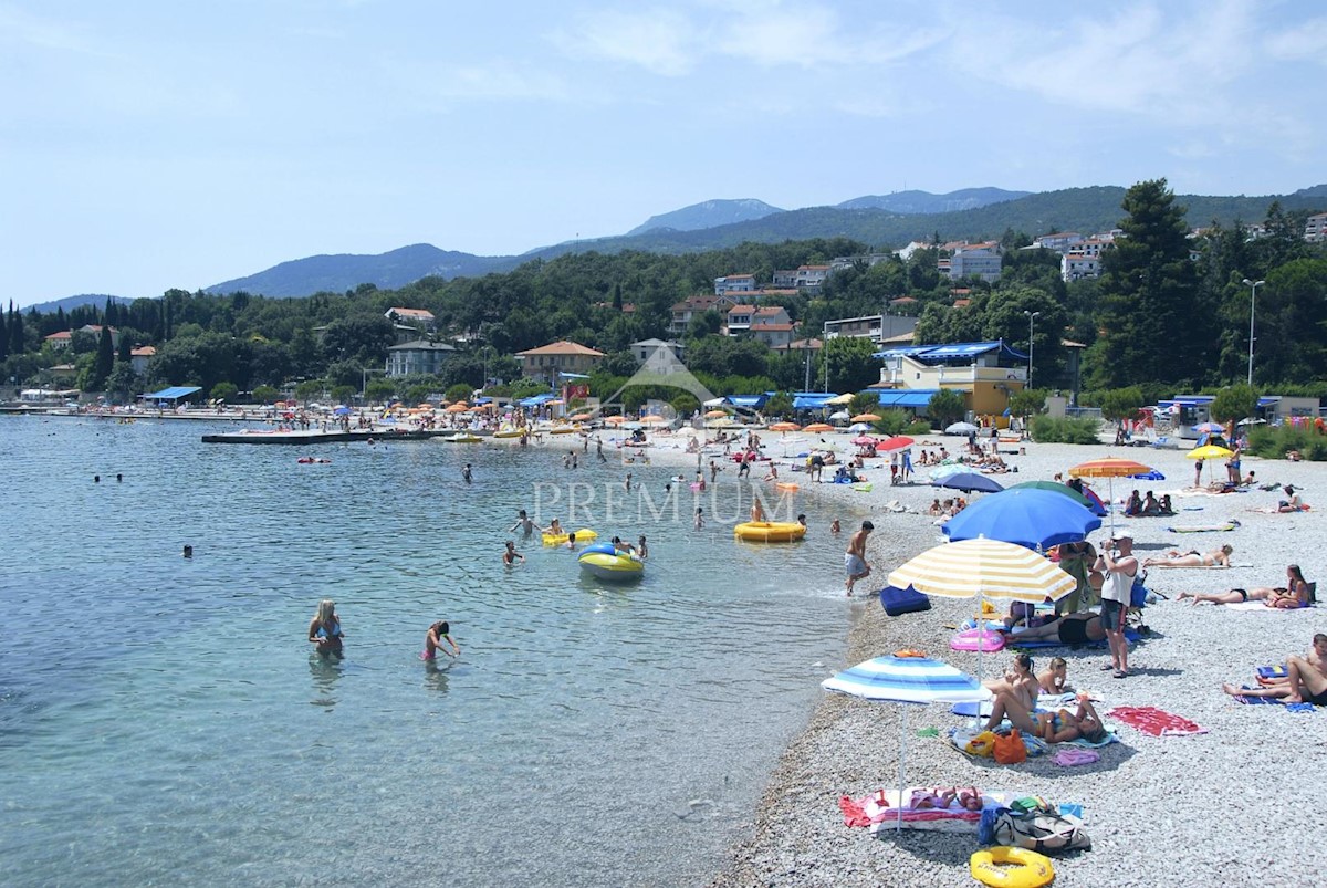 LUSSO APPARTAMENTO CON SPLENDIDA VISTA, VICINO AL MARE