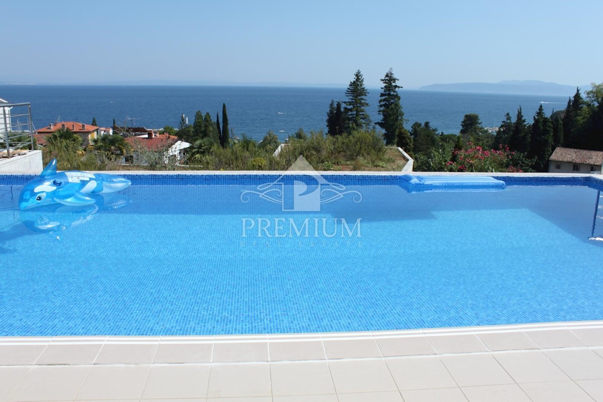 LUSSO APPARTAMENTO CON SPLENDIDA VISTA, VICINO AL MARE