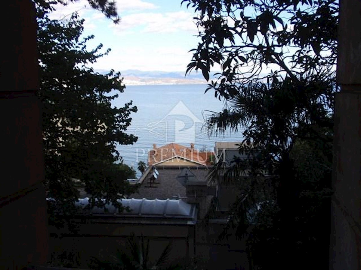 APPARTAMENTO IN VILLA CON SPLENDIDA VISTA MARE