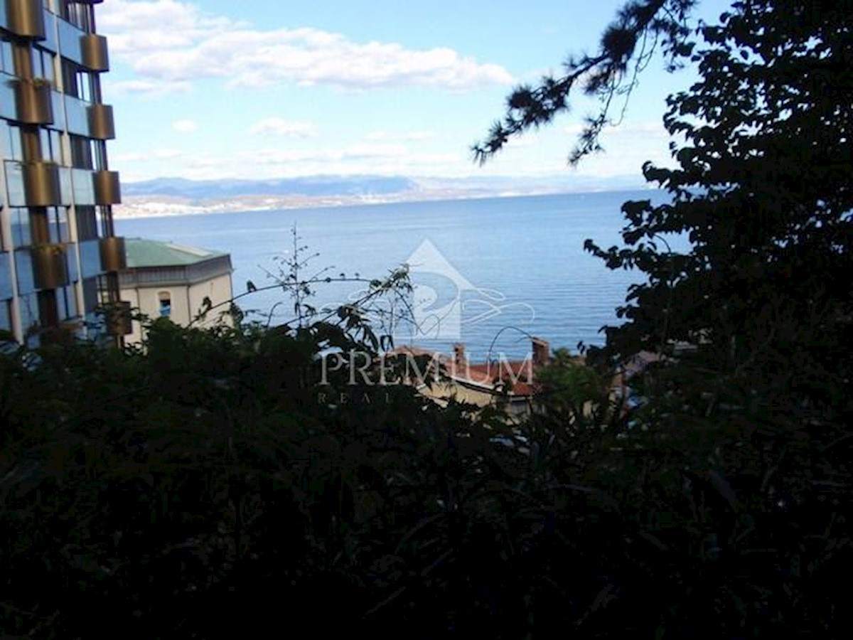 APPARTAMENTO IN VILLA CON SPLENDIDA VISTA MARE