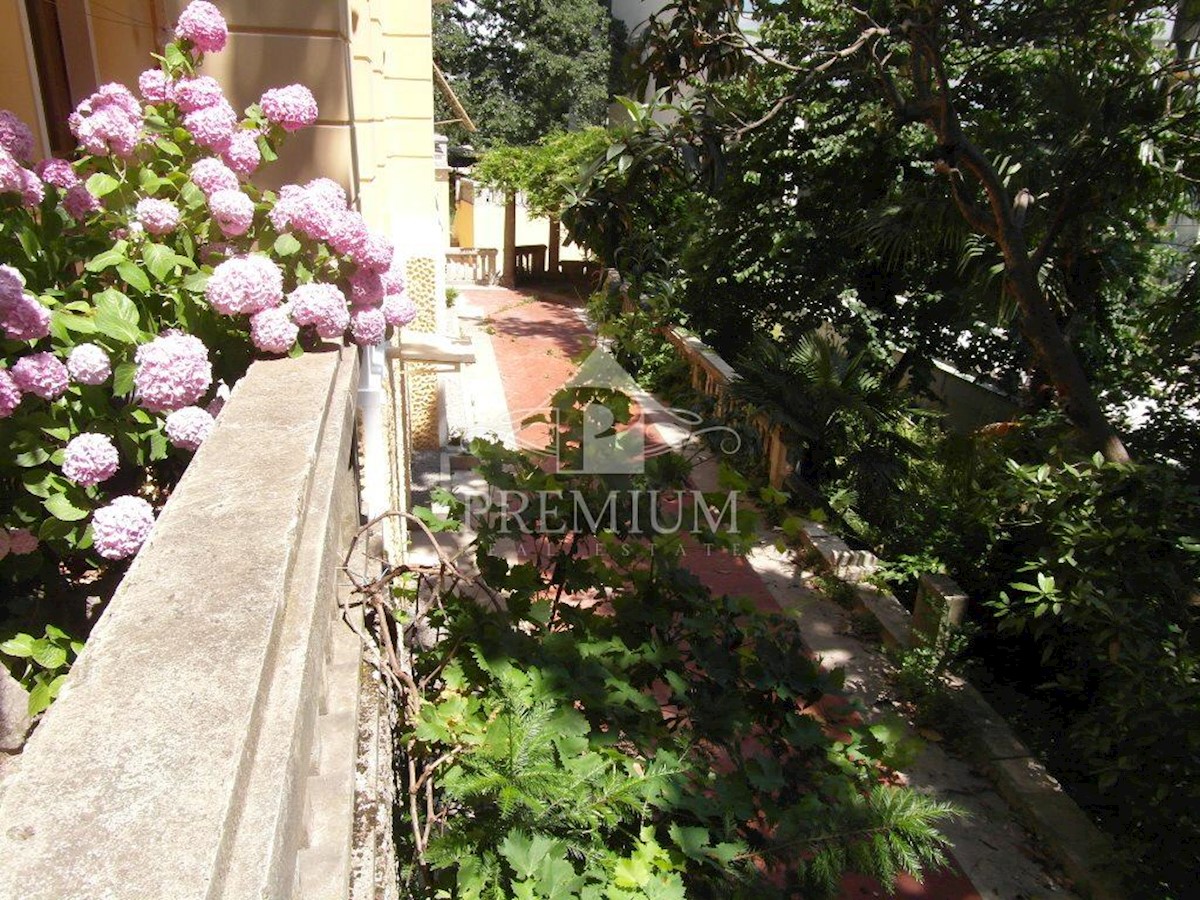 APPARTAMENTO IN VILLA CON SPLENDIDA VISTA MARE