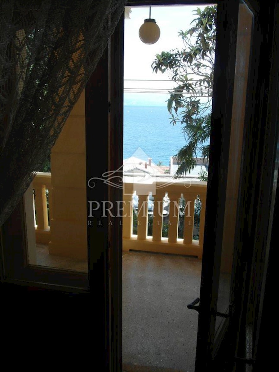 APPARTAMENTO IN VILLA CON SPLENDIDA VISTA MARE