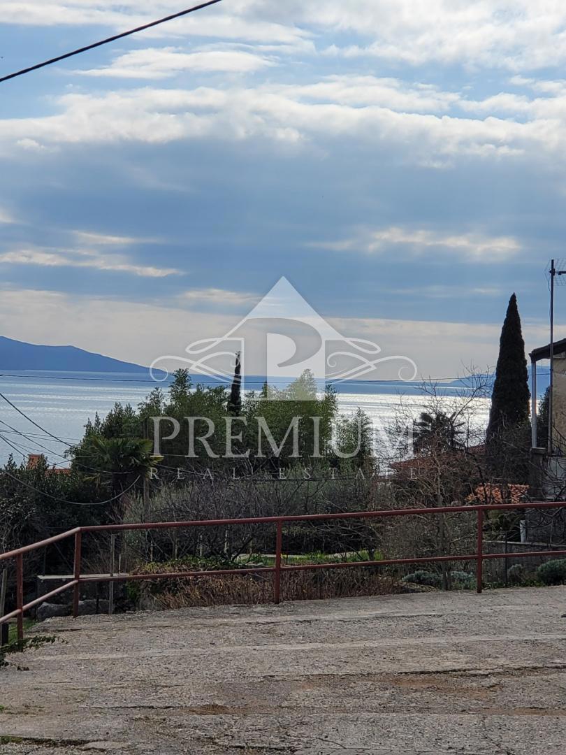 ANTICA CASA IN PIETRA NON LONTANO DAL CENTRO