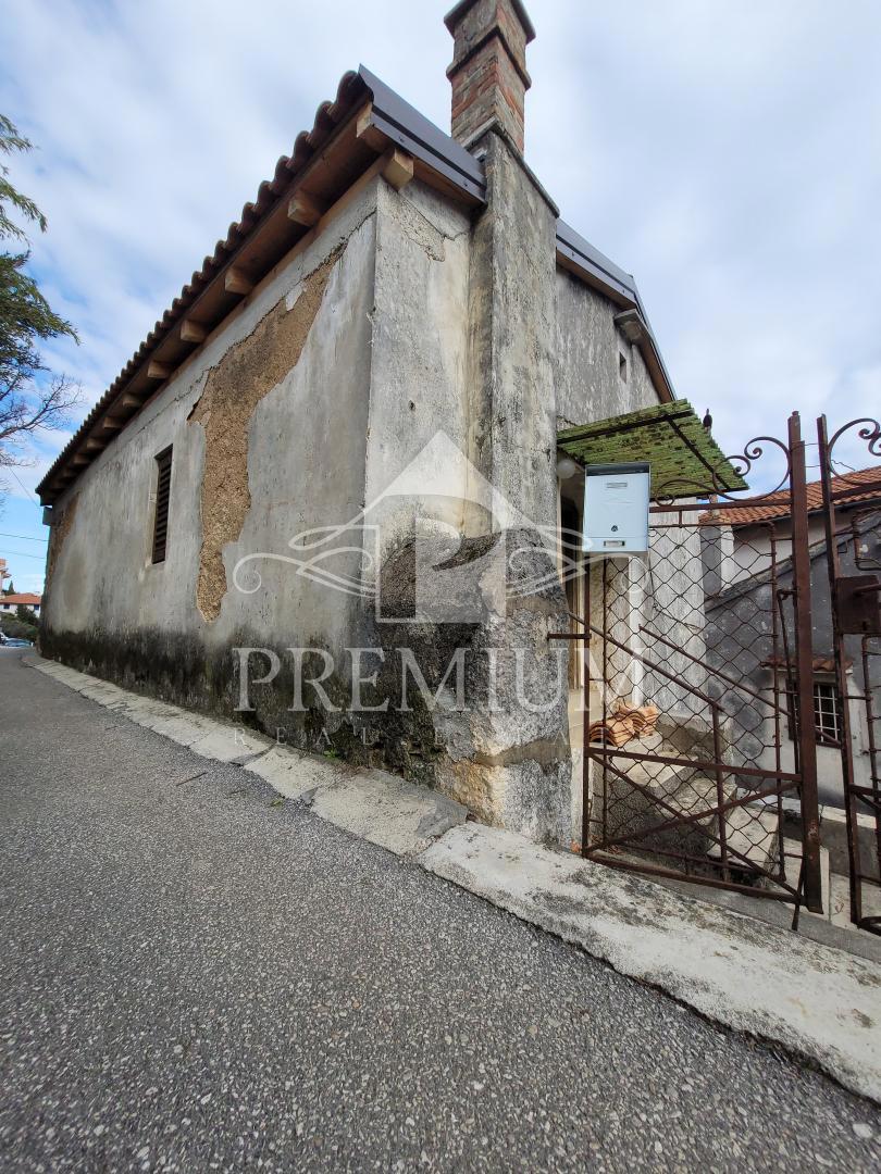 ANTICA CASA IN PIETRA NON LONTANO DAL CENTRO