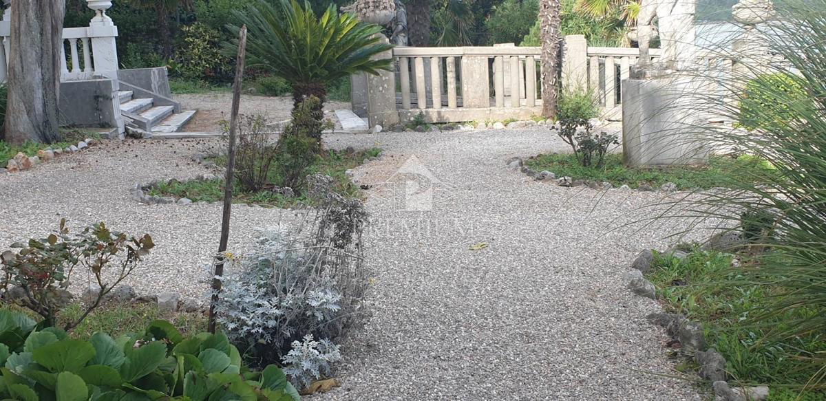 APPARTAMENTO IN VILLA DI OPATIJA, PRIMA FILA SUL MARE