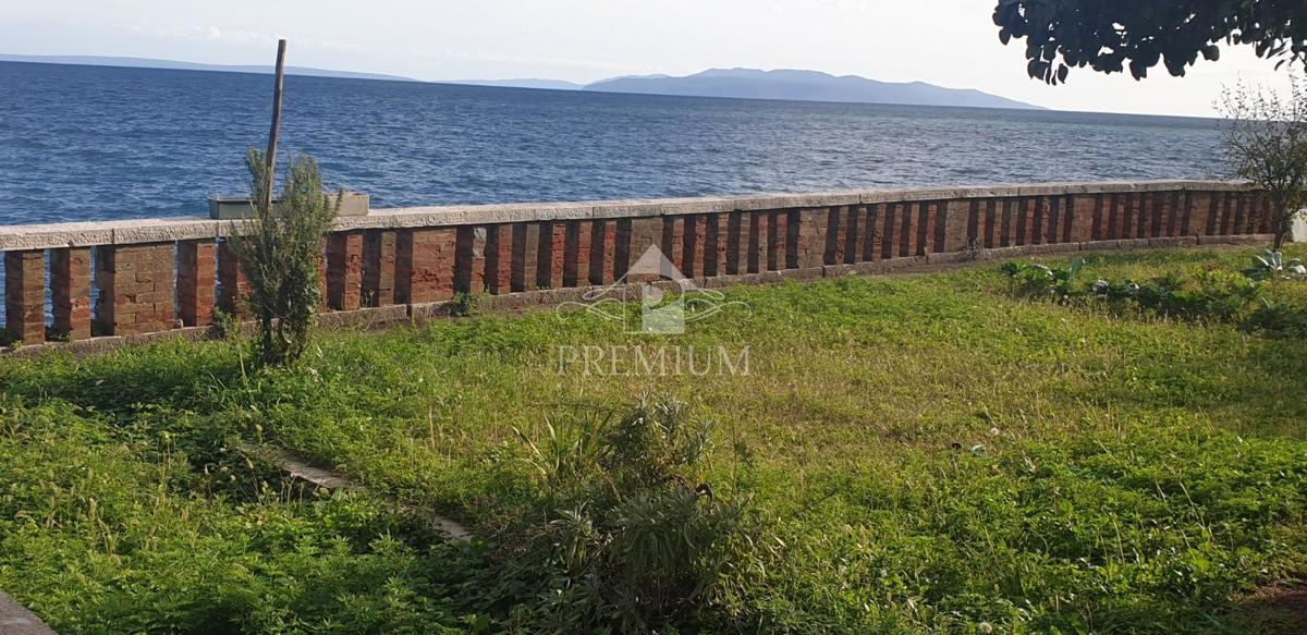 APPARTAMENTO IN VILLA DI OPATIJA, PRIMA FILA SUL MARE