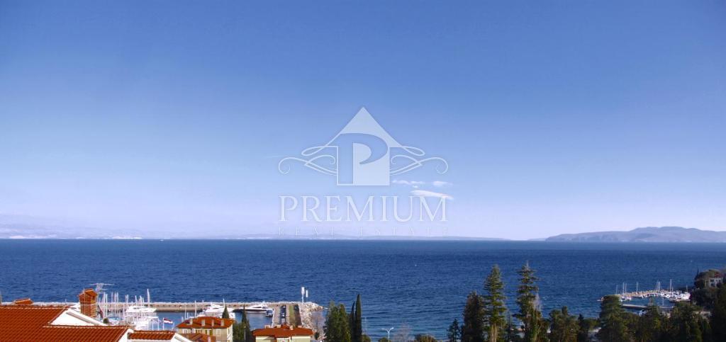 APPARTAMENTO DUPLEX 290 m2, VICINO AL MARE, VISTA, GARAGE