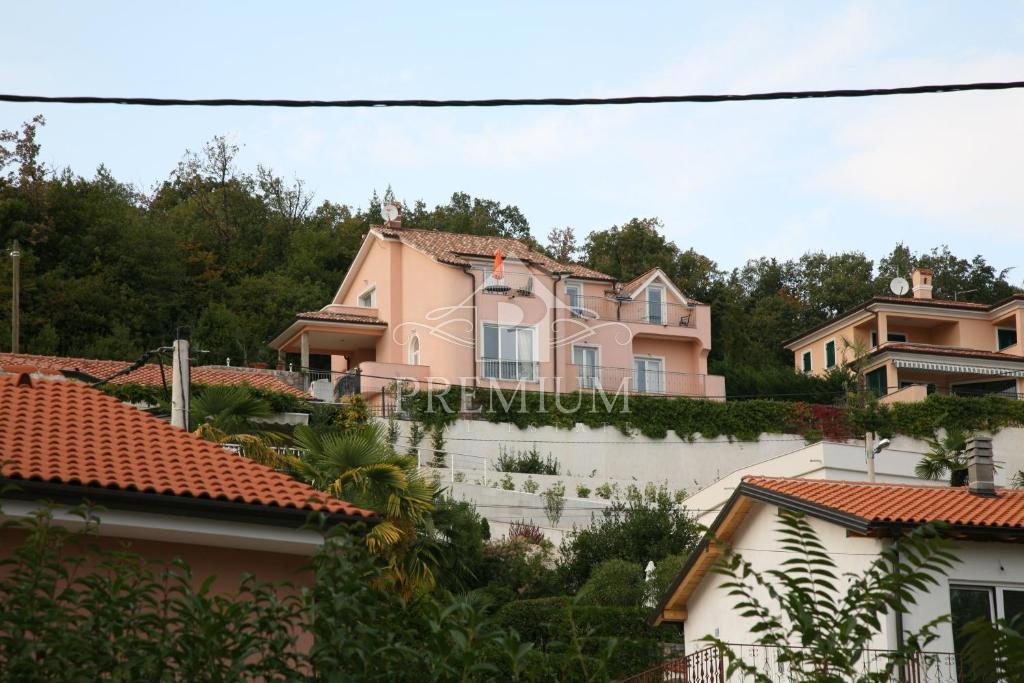 APPARTAMENTO DUPLEX 290 m2, VICINO AL MARE, VISTA, GARAGE