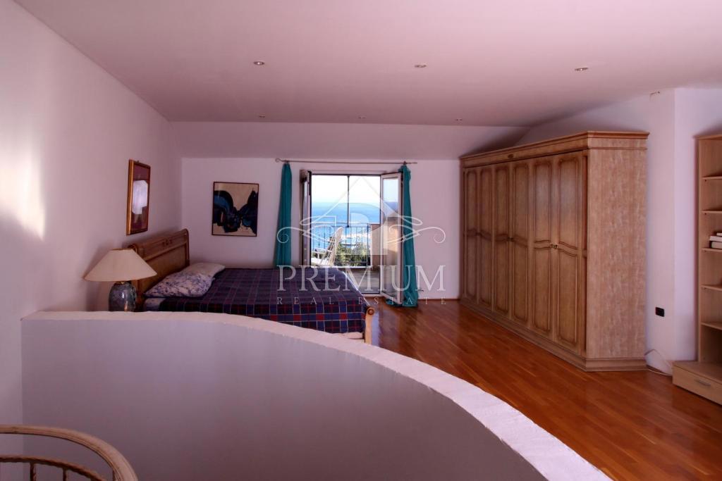 APPARTAMENTO DUPLEX 290 m2, VICINO AL MARE, VISTA, GARAGE