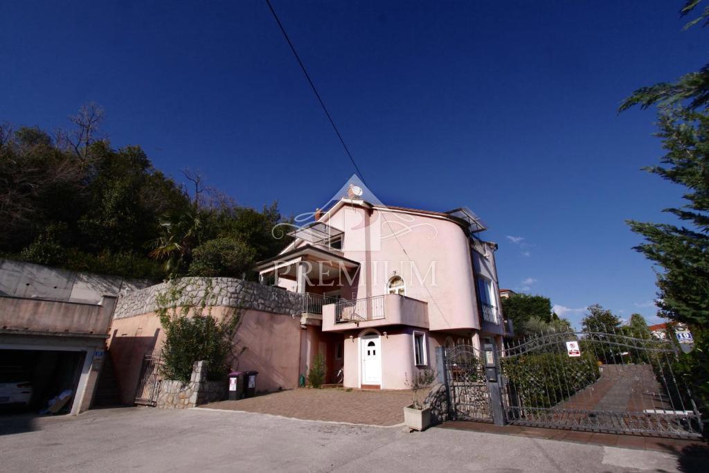 APPARTAMENTO DUPLEX 290 m2, VICINO AL MARE, VISTA, GARAGE