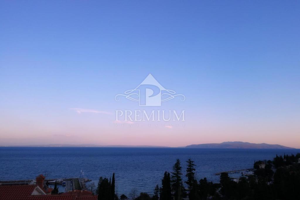 APPARTAMENTO DUPLEX 290 m2, VICINO AL MARE, VISTA, GARAGE