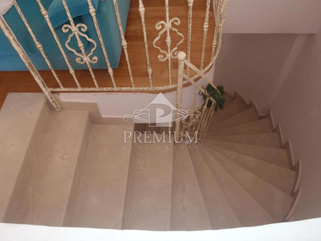 APPARTAMENTO DUPLEX 290 m2, VICINO AL MARE, VISTA, GARAGE